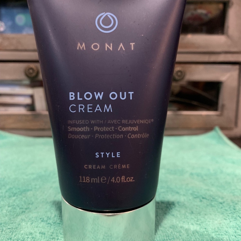 Monat Blow Out Cream